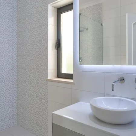 Sleeps 6 Pool Air Con T711329 فيلة