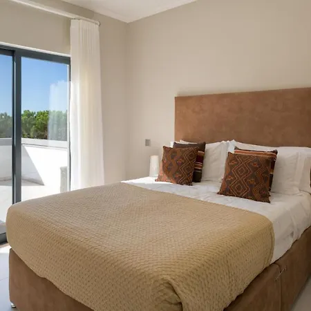 Villa Sleeps 6 Pool Air Con T711329 Vale do Lobo